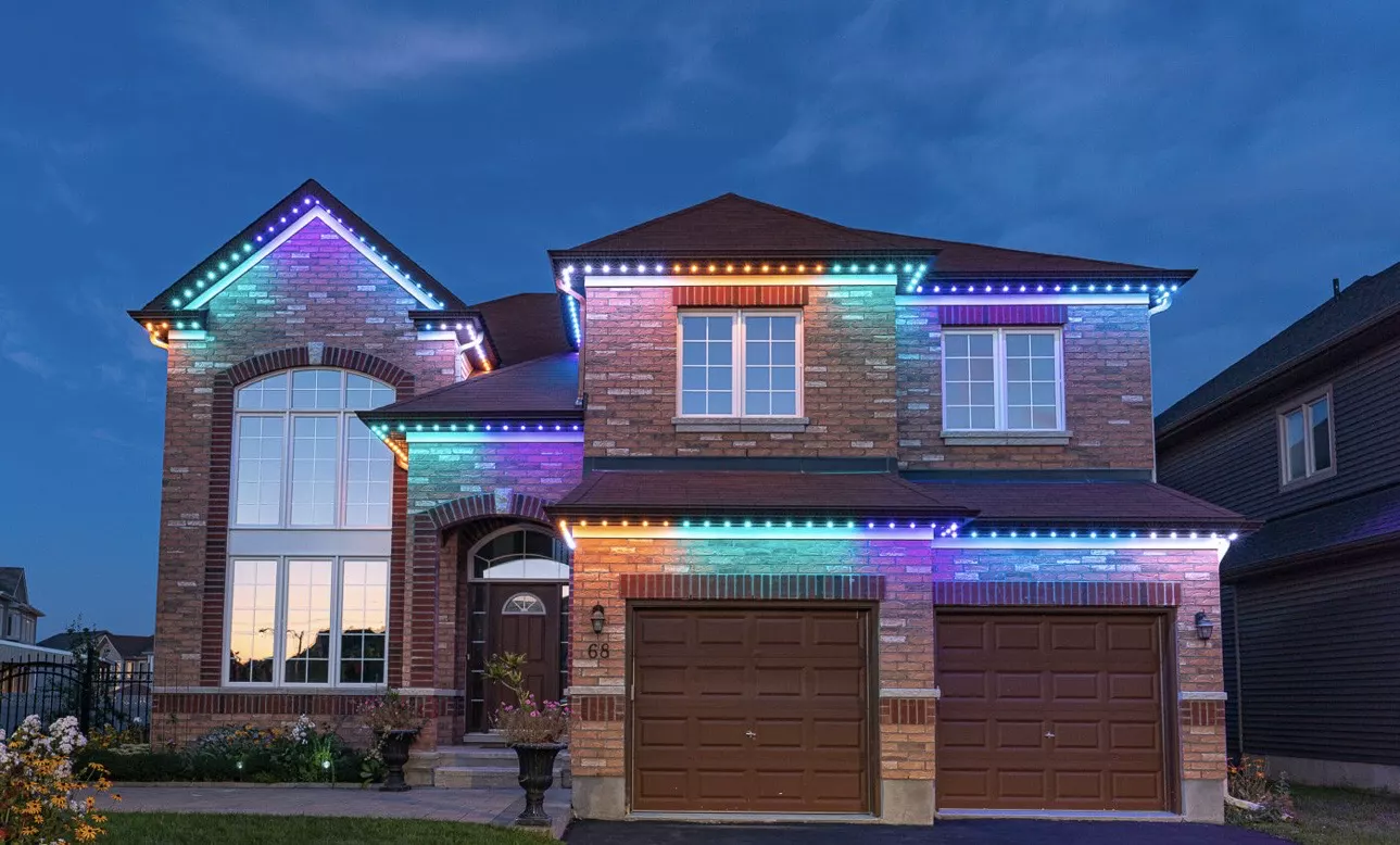 Full color wash roofline lighting